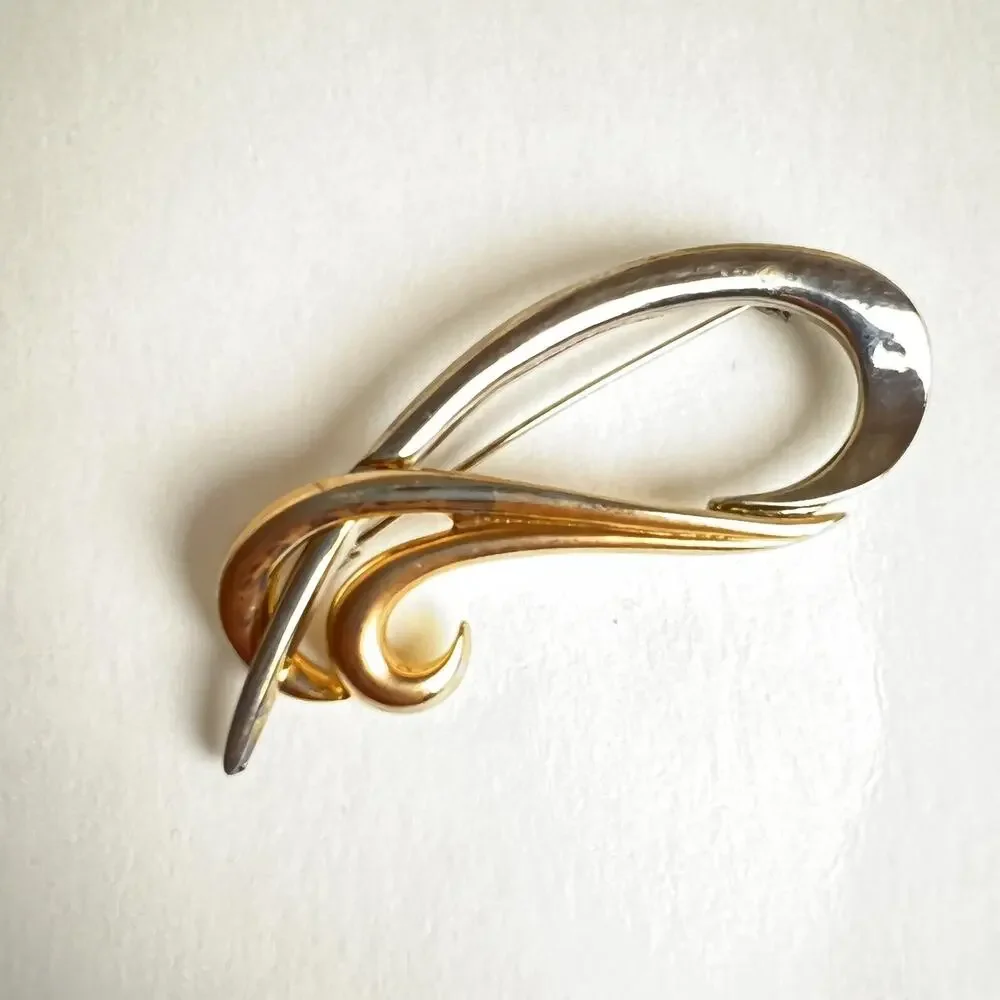 Modern Swirl Brooch Pin Costume Jewelry Gold Metal Lapel Pin Unisex Career 3